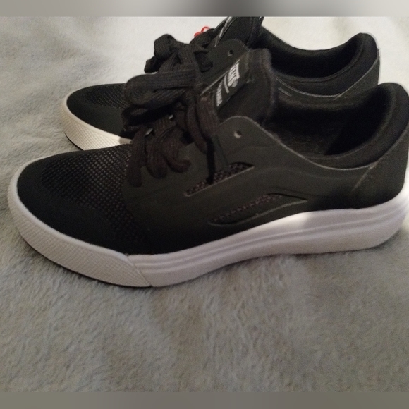 Vans low top shoes men's size 3.5 nwt - Picture 7 of 8